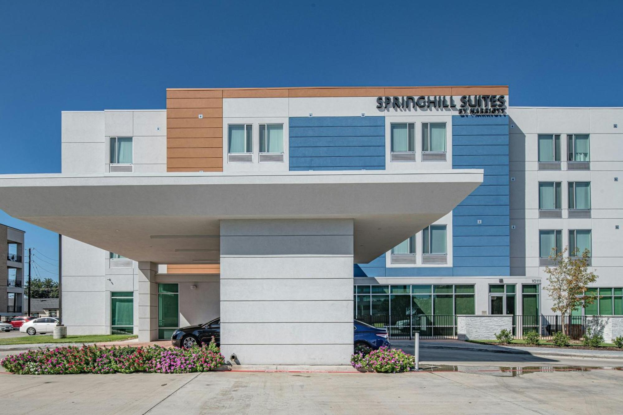Springhill Suites Dallas Central Expressway Exterior photo
